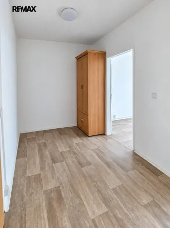 Pronájem bytu 2+kk, Praha - Černý Most, Bryksova, 39 m2