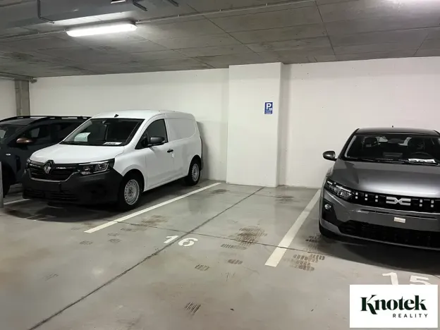 Pronájem garážového stání, Brno, Sedláčkova, 12 m2