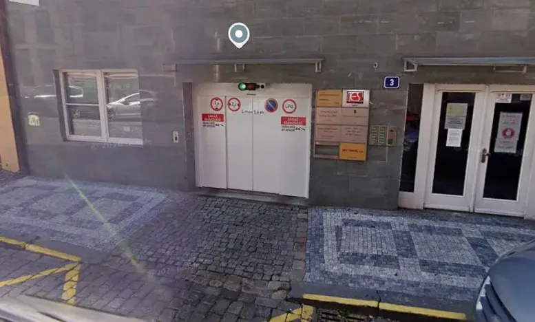 Prodej garážového stání, Praha - Holešovice, U studánky, 15 m2