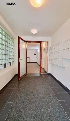 Pronájem bytu 2+kk, Praha - Podolí, Na hřebenech I, 38 m2