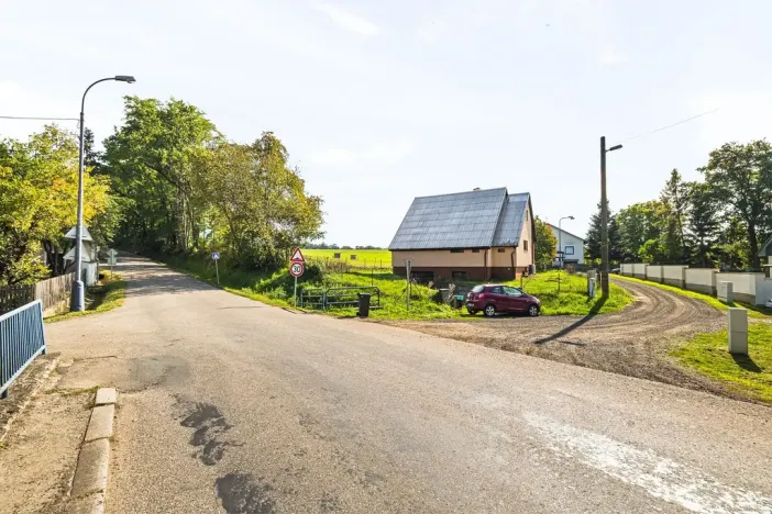 Prodej pozemku, Benešov - Úročnice, 950 m2