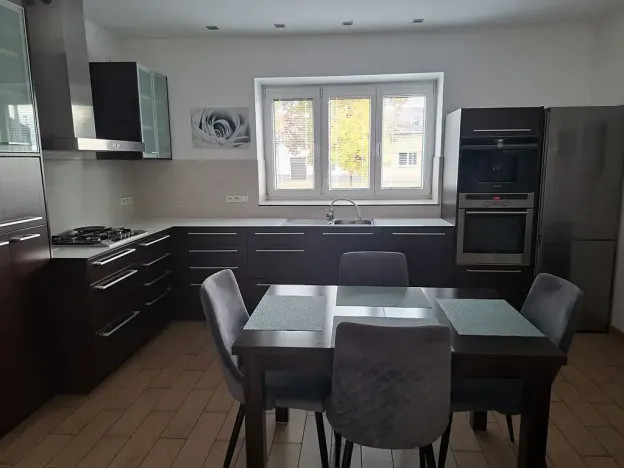 Pronájem rodinného domu, Staré Město, 180 m2