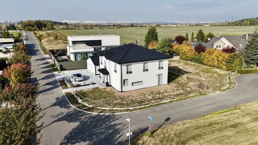 Prodej rodinného domu, Jesenice, Labutí, 238 m2