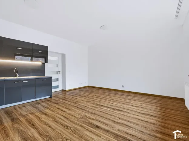 Pronájem bytu 2+kk, Pardubice - Zelené Předměstí, Češkova, 48 m2