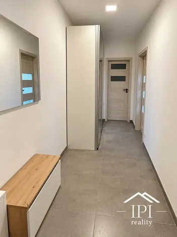 Pronájem bytu 1+kk, Praha - Letňany, Toužimská, 38 m2