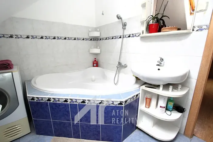 Prodej výrobních prostor, Zaječí, Dlážděná, 100 m2