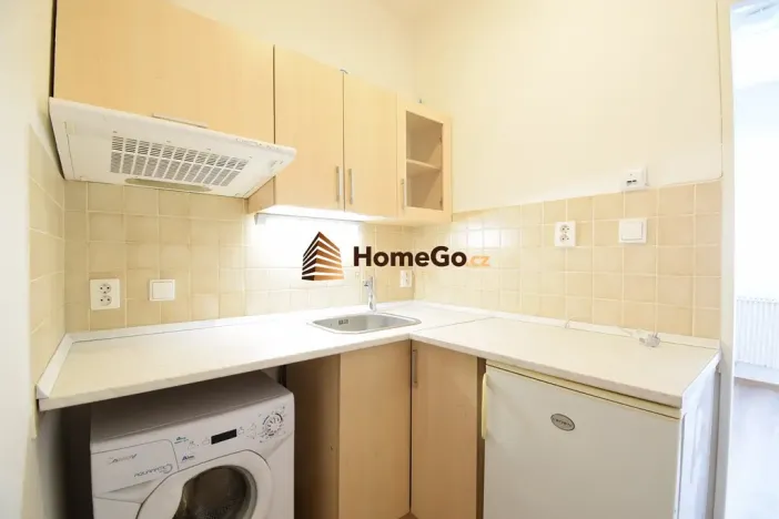 Pronájem bytu 1+kk, Praha - Vršovice, Sevastopolská, 18 m2