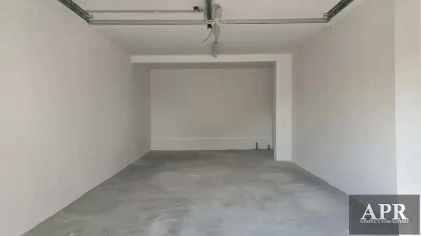 Pronájem garážového stání, Újezdec, 43 m2