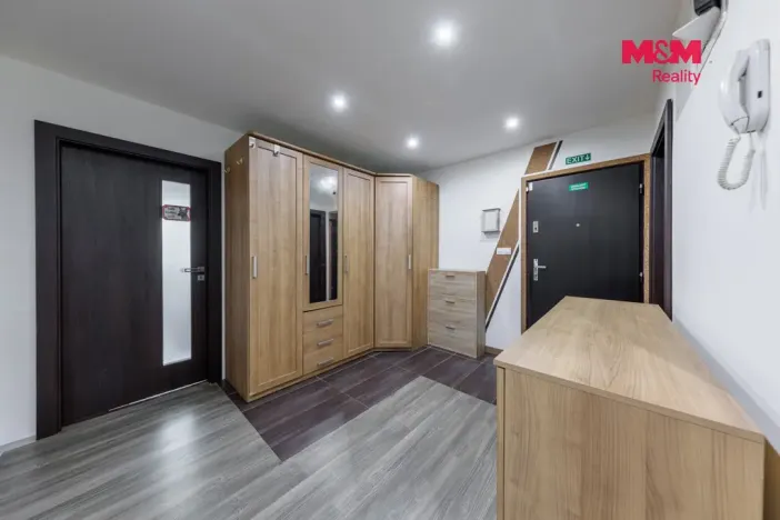 Prodej bytu 4+1, Karlovy Vary - Bohatice, Lomená, 84 m2