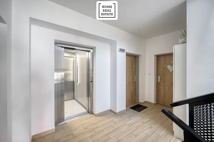 Prodej bytu 2+kk, Karlovy Vary, Šumavská, 75 m2