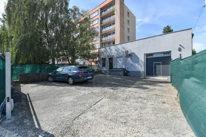 Prodej obchodního prostoru, Praha - Horní Počernice, Komárovská, 210 m2