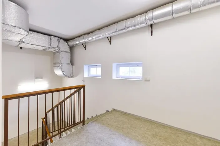 Prodej obchodního prostoru, Praha - Horní Počernice, Komárovská, 210 m2