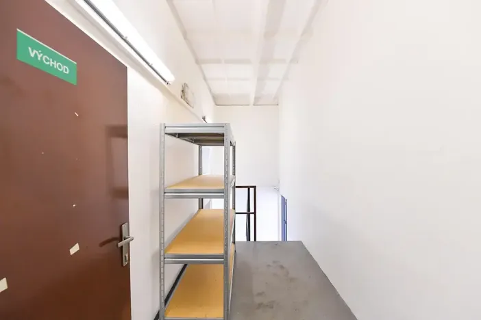 Prodej obchodního prostoru, Praha - Horní Počernice, Komárovská, 210 m2