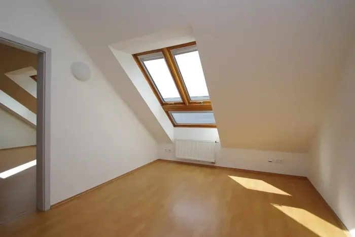 Pronájem kanceláře, Praha - Smíchov, Štefánikova, 82 m2