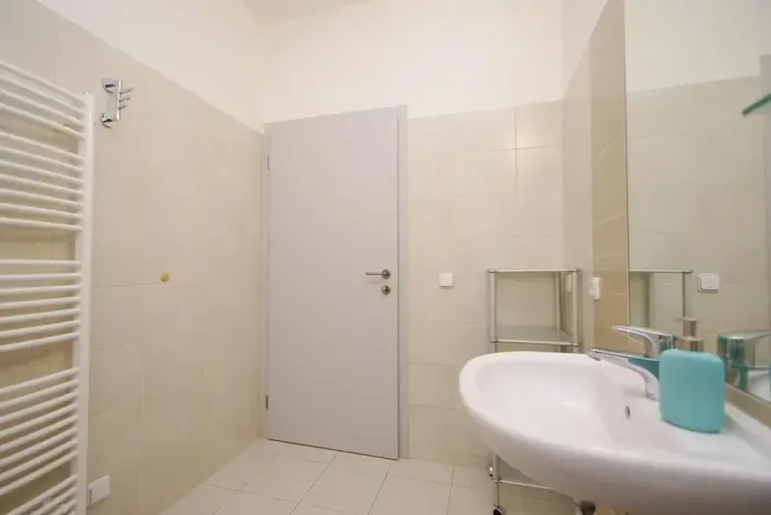 Pronájem kanceláře, Praha - Smíchov, Štefánikova, 82 m2
