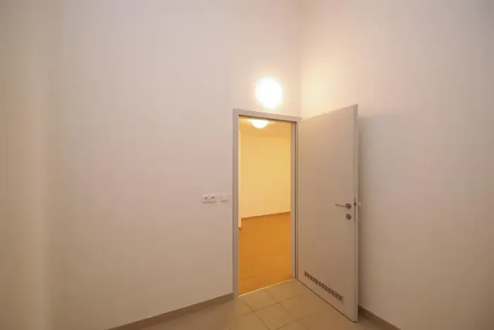 Pronájem kanceláře, Praha - Smíchov, Štefánikova, 82 m2