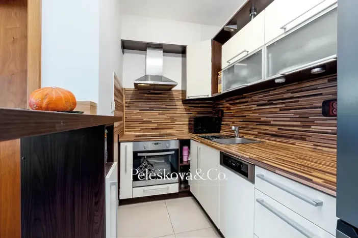 Pronájem bytu 2+kk, Praha - Suchdol, Májová, 45 m2
