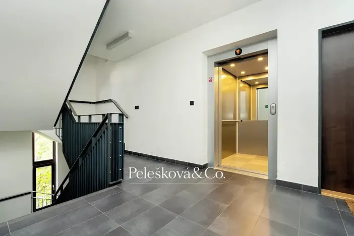 Pronájem bytu 2+kk, Praha - Suchdol, Májová, 45 m2
