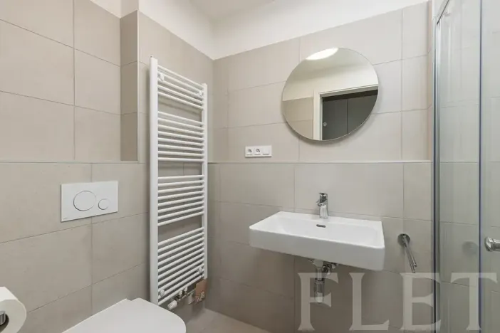Pronájem bytu 1+kk, Praha - Karlín, Švarcova, 36 m2