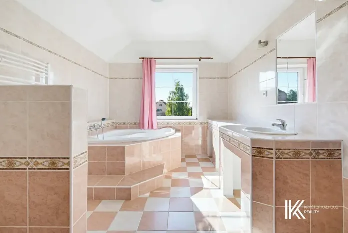 Prodej ubytování, Hrochův Týnec, 356 m2