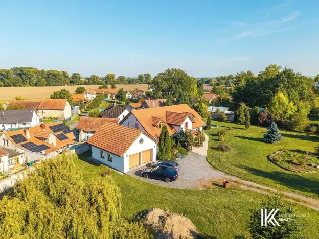 Prodej kanceláře, Hrochův Týnec, 356 m2