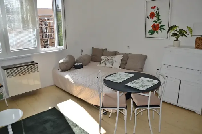 Pronájem bytu 1+kk, Praha, Pelhřimovská, 28 m2