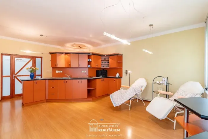 Pronájem komerční, Hranice - Hranice I-Město, Tř. 1. máje, 96 m2