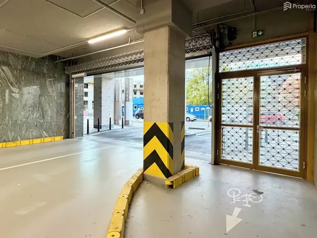 Pronájem garážového stání, Brno, Fuchsova, 12 m2