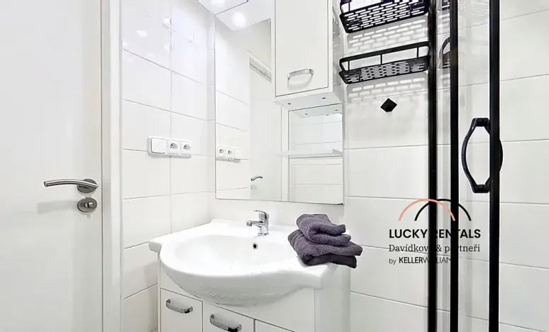 Pronájem bytu 2+kk, Praha - Černý Most, Kpt. Stránského, 43 m2