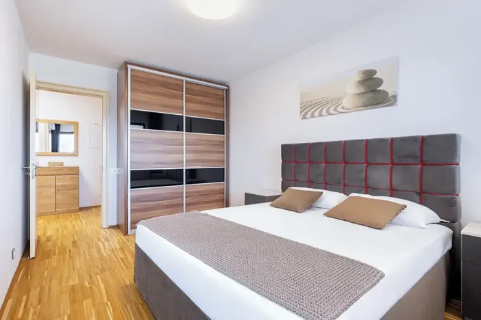 Pronájem bytu 2+kk, Praha - Karlín, Rohanské nábřeží, 60 m2