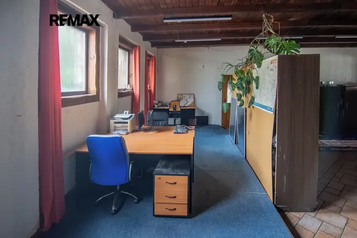 Pronájem skladu, Hovorany, 262 m2