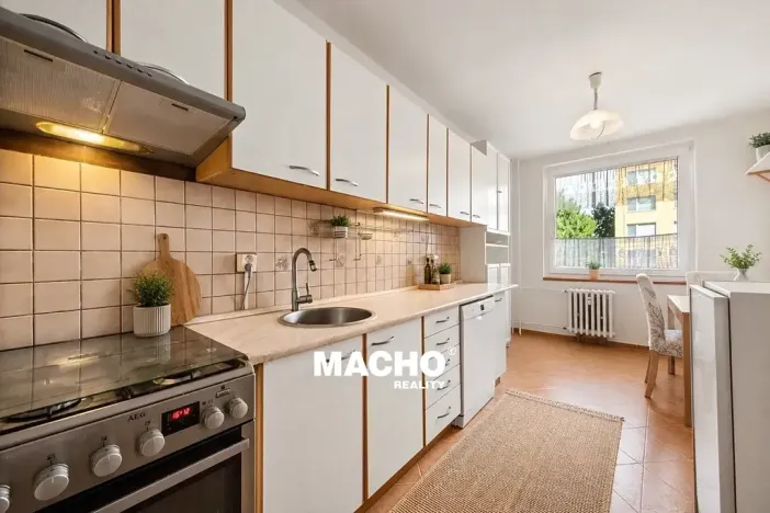 Prodej bytu 3+1, Praha - Modřany, Pirinská, 77 m2