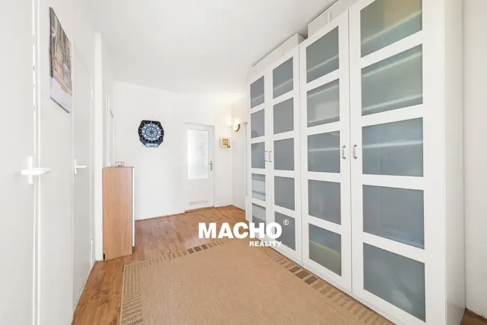 Prodej bytu 3+1, Praha - Modřany, Pirinská, 77 m2