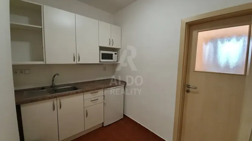 Pronájem kanceláře, České Budějovice, Husova tř., 89 m2