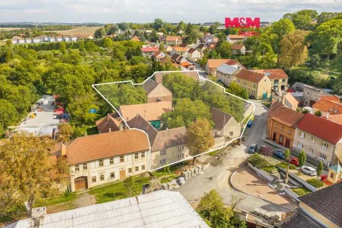Prodej obchodního prostoru, Buštěhrad, Náměstí, 4516 m2