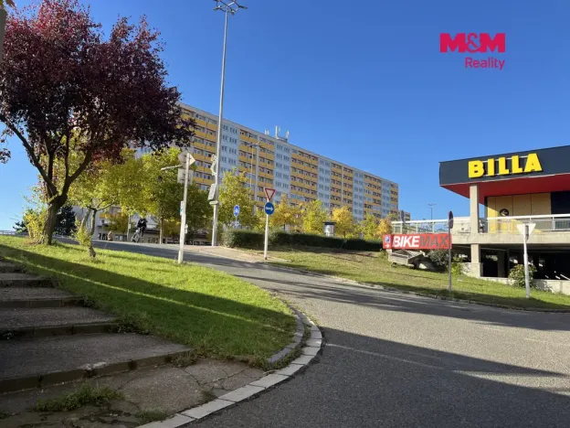Pronájem garážového stání, Hradec Králové, třída Edvarda Beneše, 12 m2