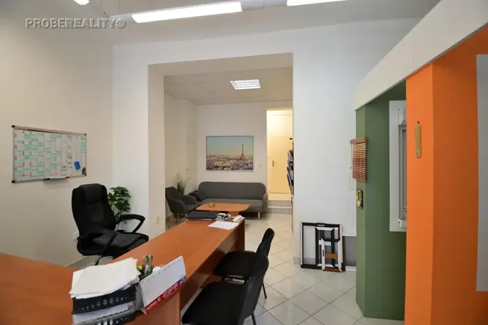 Pronájem obchodního prostoru, Beroun, Nám. M.Poštové, 49 m2