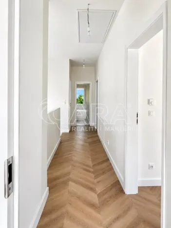 Prodej rodinného domu, Kamenice, Lomená, 156 m2