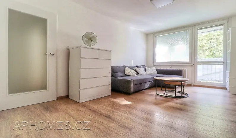 Pronájem bytu 2+kk, Praha, Novoborská, 44 m2