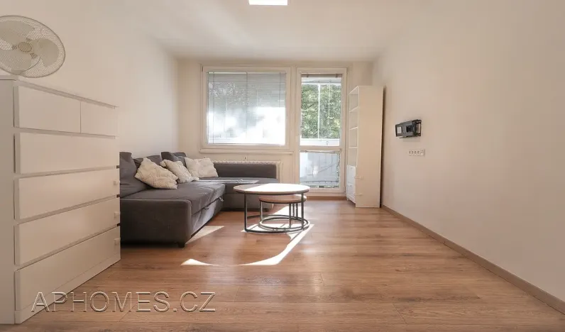 Pronájem bytu 2+kk, Praha, Novoborská, 44 m2