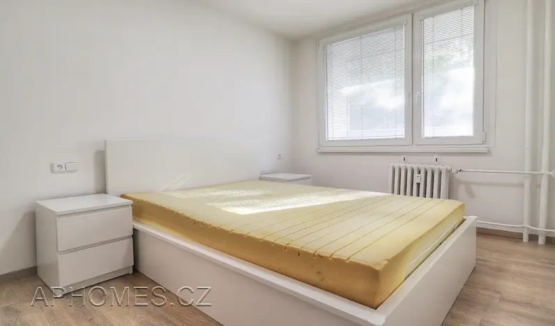 Pronájem bytu 2+kk, Praha, Novoborská, 44 m2