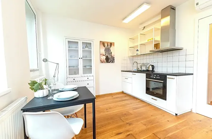 Pronájem bytu 1+kk, Praha - Vinohrady, Perucká, 25 m2